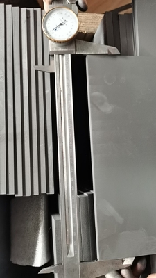 Graphitplatte mit feinen Partikeln hoher Dichte für die Elektrolyse von Abwässern, maßgeschneiderte Größen DC-1.85