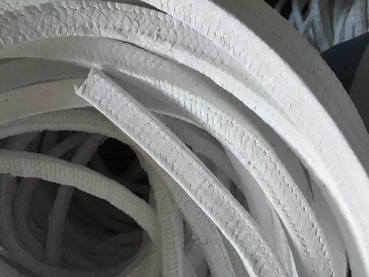 Ölmaterial Weiß geflochtene PTFE-Krebsverpackung für Pumpendichtungen in Größen von 3*3mm bis 60*60mm
