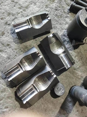 Zeichnung unterschiedliche Automatisierung für maßgeschneiderte Schmiedeformen in verschiedenen Größen